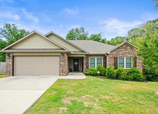 Property at 217 Cambridge Dr, Hot Springs, AR 71913, 3 beds, 2 baths