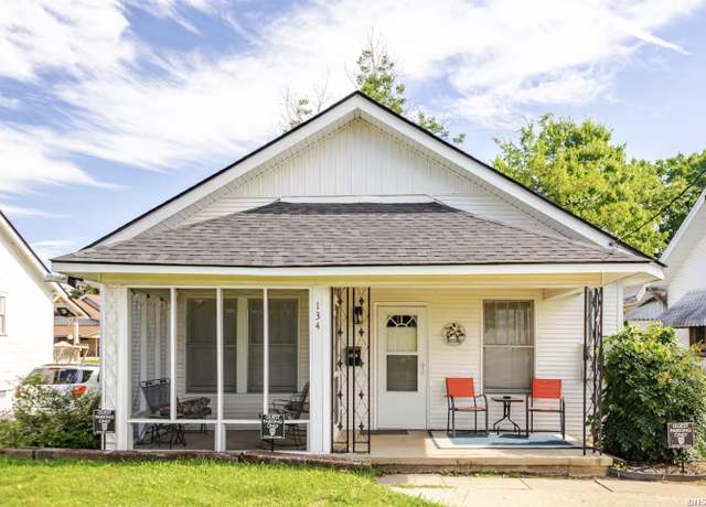 Property at 134 Oaklawn St, Hot Springs, AR 71913, 3 beds, 2 baths