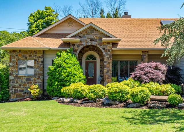 Property at 3 Pacifica Way, Hot Springs Village, AR 71909, 3 beds, 2 baths