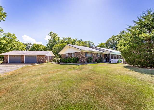 Property at 2607 Chestnut Dr, Bismarck, AR 71929, 3 beds, 2 baths