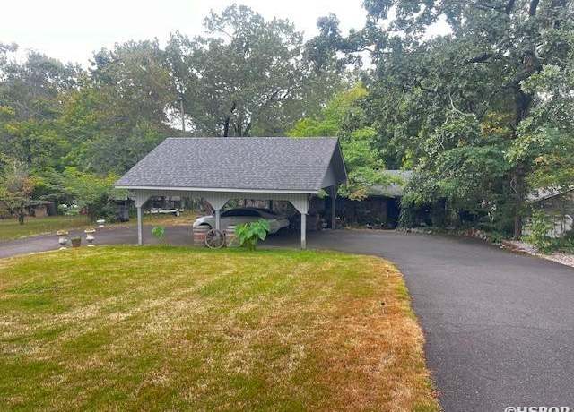 Property at 126 Edgewater Cir, Hot Springs, AR 71913, 2 beds, 2.5 baths
