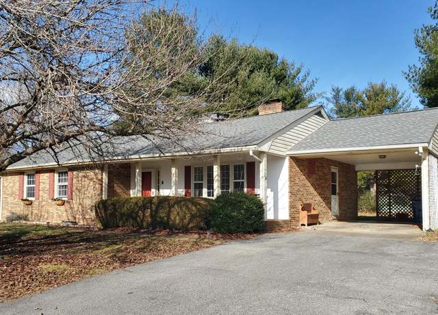 Property at 251 Mt Vista Dr, Lexington, VA 24450, 3 beds, 2 baths