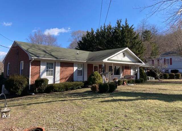 Property at 49 Kingtown Ln, Hot Springs, VA 24445, 3 beds, 2 baths
