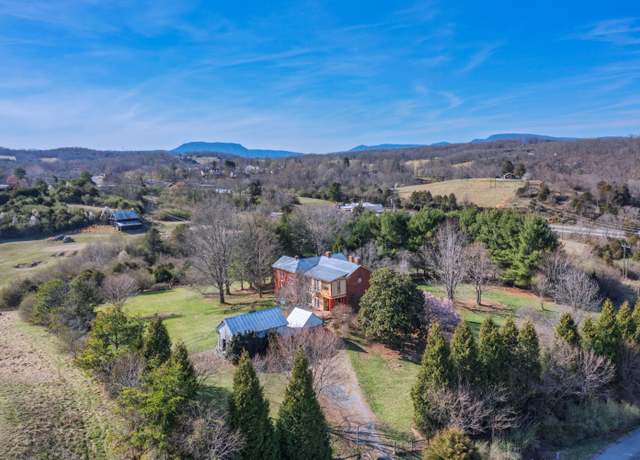 Property at 15 Vista Links Dr, Buena Vista, VA 24416, 4 beds, 2.5 baths