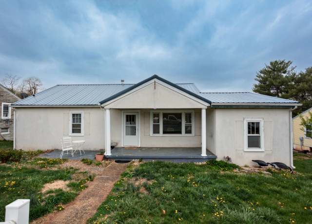 Property at 307 Elm Ave, Buena Vista, VA 24416, 2 beds, 1.5 baths