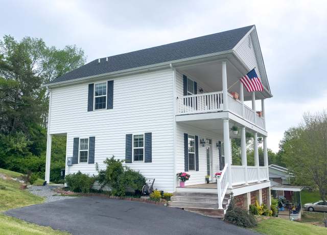 Property at 320 N Lewis St, Lexington, VA 24450, 3 beds, 2.5 baths