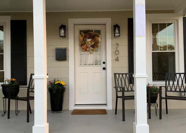 Property at 704 E 21st St, Buena Vista, VA 24416, 3 beds, 1 bath