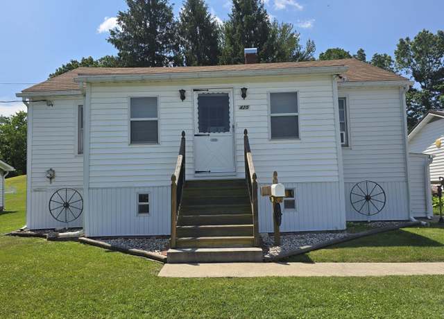 Property at 425 W Parrish St, Covington, VA 24426, 3 beds, 1 bath