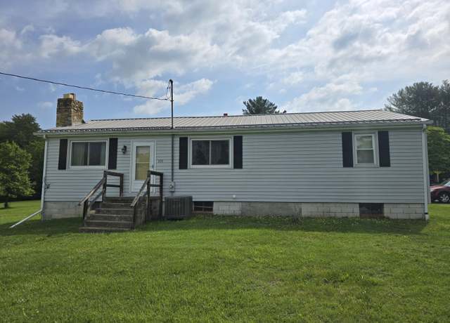 Property at 307 Treetop Dr, Hot Springs, VA 24445, 3 beds, 1 bath