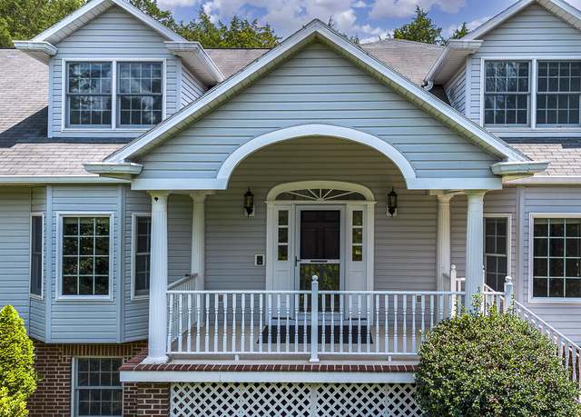 Property at 33 Edgewood Dr, Lexington, VA 24450, 4 beds, 3.5 baths