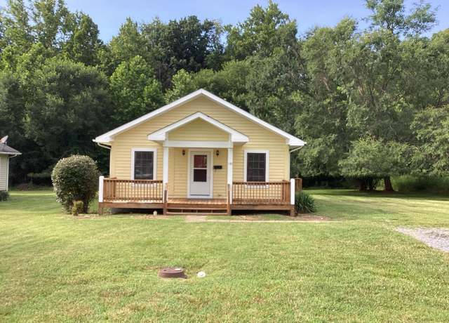 Property at 145 E 30th St, Buena Vista, VA 24416, 3 beds, 2 baths