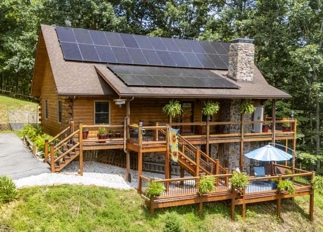 Property at 440 Hollow Ln, Lexington, VA 24450, 3 beds, 3 baths