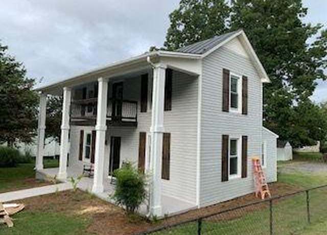 Property at 2275 Cedar Ave, Buena Vista, VA 24416, 3 beds, 2 baths