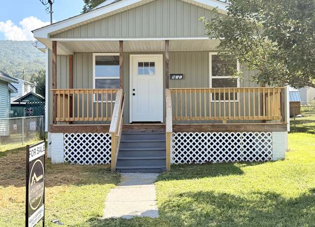 Property at 911 N Pocahontas Ave, Covington, VA 24426, 2 beds, 1.5 baths