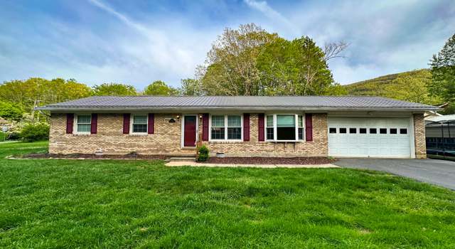 Photo of 312 Heatherton Dr, Covington, VA 24426