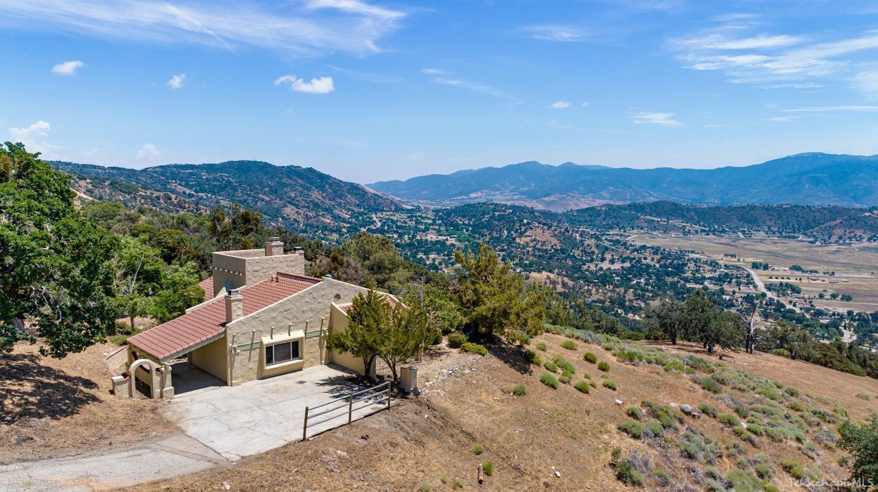 24960 Paramount Dr, Tehachapi, CA 93561 | MLS# 9987487 | Redfin