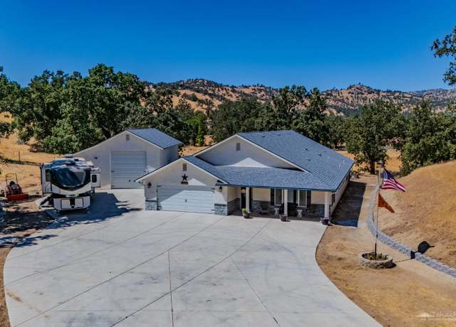 Property at 29001 Stallion Springs Dr, Tehachapi, CA 93561, 3 beds, 2 baths