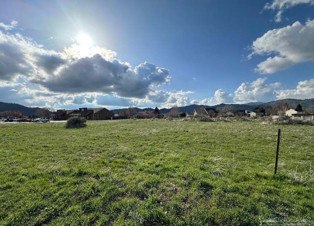 Property at 27707 Stallion Springs Dr, Tehachapi, CA 93561