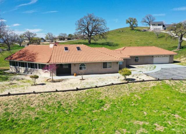 Property at 18611 Mustang Dr, Tehachapi, CA 93561, 3 beds, 2.5 baths