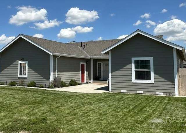 Property at 18420 Santa Anita St, Tehachapi, CA 93561, 4 beds, 2.5 baths