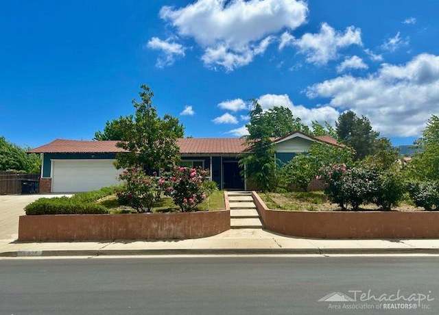 Property at 424 Brentwood Dr, Tehachapi, CA 93561, 3 beds, 2 baths