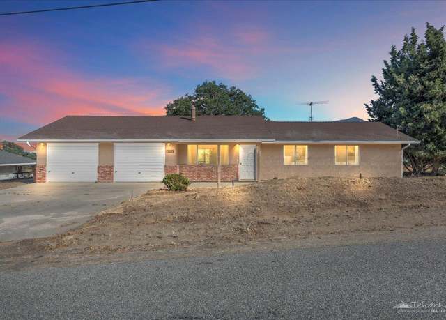 Property at 21312 Stage Dr, Tehachapi, CA 93561, 3 beds, 2 baths