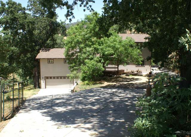 Property at 29681 Greenwater Dr, Tehachapi, CA 93561, 4 beds, 3 baths