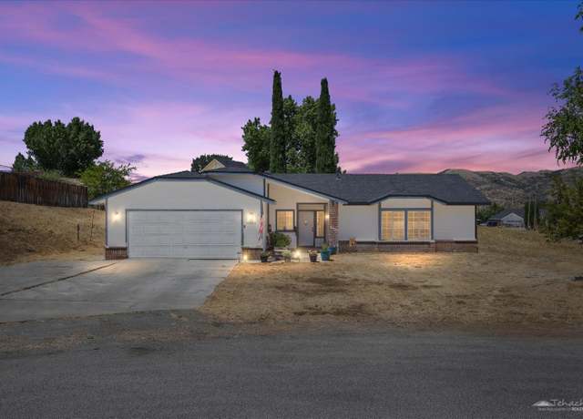 Property at 22808 Yearling Way, Tehachapi, CA 93561, 3 beds, 2 baths