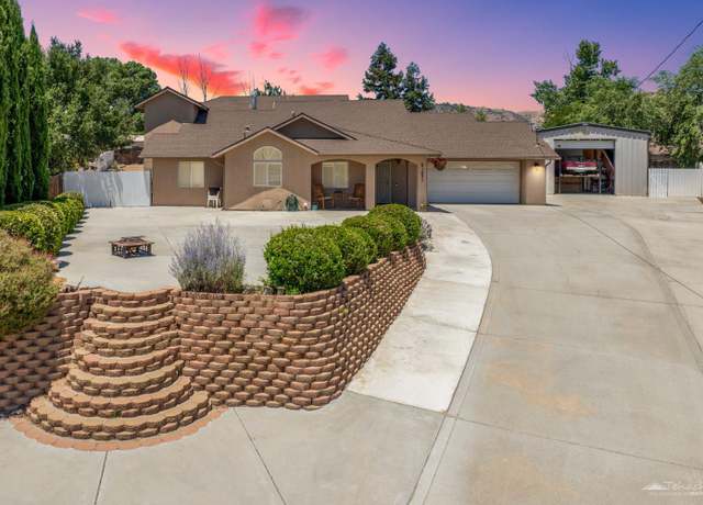 Property at 21831 Brook Dr, Tehachapi, CA 93561, 4 beds, 3 baths