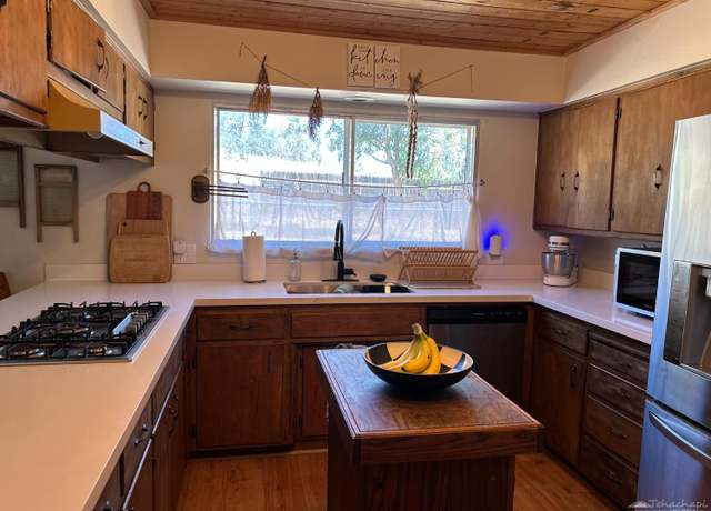 Property at 21077 Black Oak Dr, Tehachapi, CA 93561, 4 beds, 3 baths