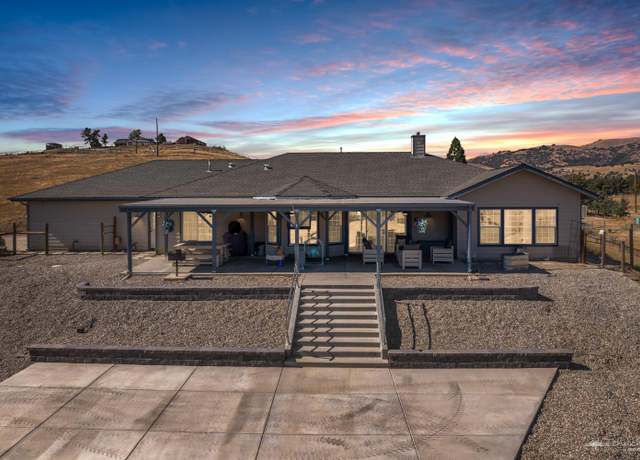 Property at 20271 Oak Knoll Dr, Tehachapi, CA 93561, 4 beds, 3 baths