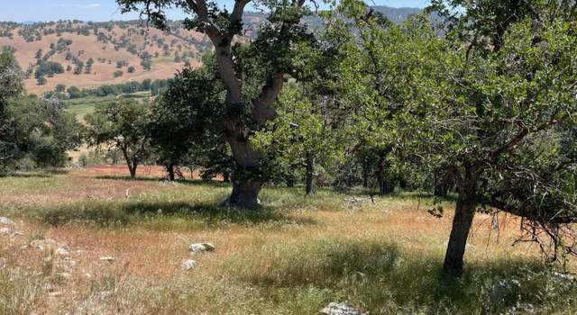 Photo of 17480 Saint Moritz Dr, Tehachapi, CA 93561