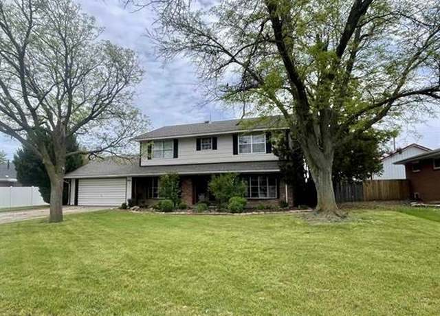 Property at 956 E 1st St, Russell, KS 67665, 4 beds, 3.5 baths