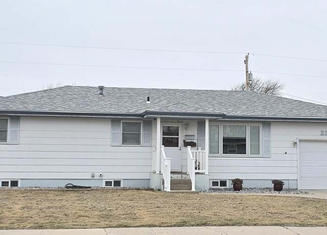 Property at 2207 Centennial Blvd, Hays, KS 67601, 3 beds, 2 baths