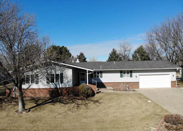 Property at 1007 W 37th St, Hays, KS 67601, 3 beds, 2.5 baths