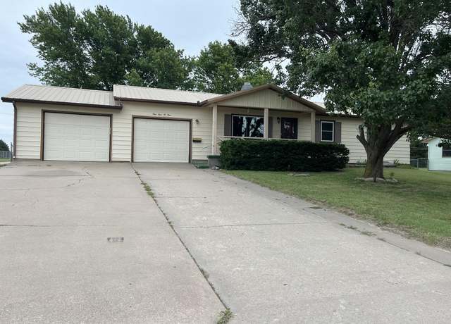 Property at 1404 N Green St, Hoisington, KS 67544, 3 beds, 2 baths