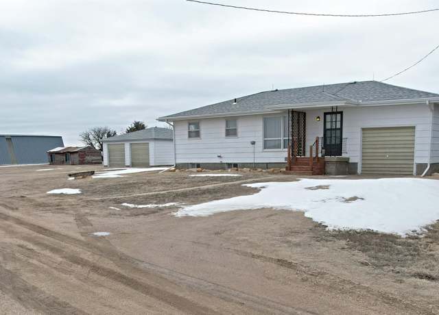 Property at 762 Grants Villa Rd Rd, Hays, KS 67601, 4 beds, 1 bath