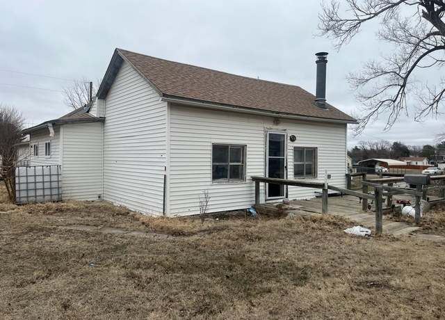 Property at 661 E 1st St, Russell, KS 67665, 2 beds, 1 bath