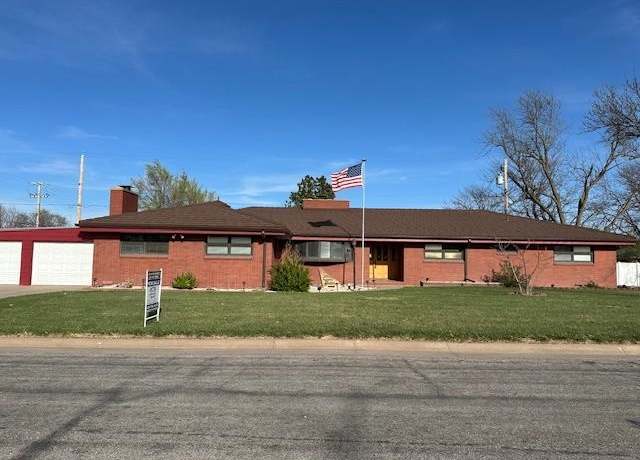 Property at 1218 Wilson St St, Great Bend, KS 67530, 4 beds, 2.75 baths