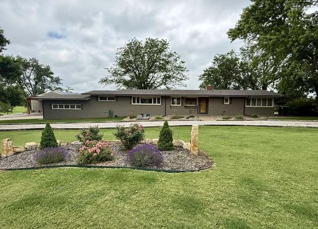 Property at 315 Point Dr. Dr, Great Bend, KS 67530, 4 beds, 2 baths