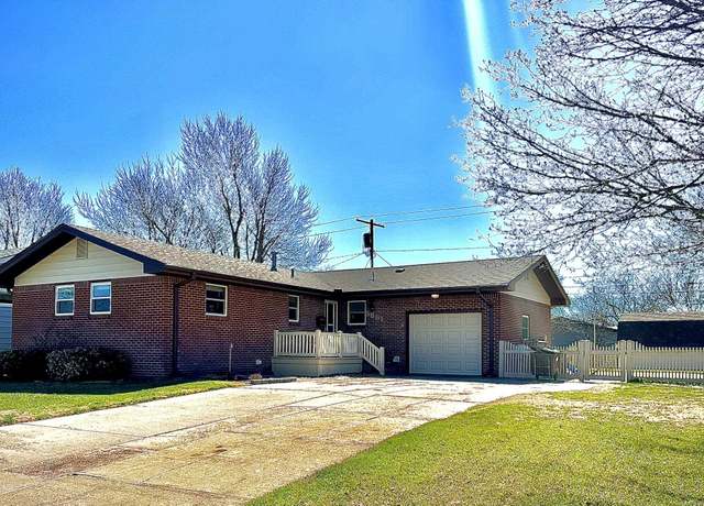 Property at 5861 Aspen Dr, Great Bend, KS 67530, 5 beds, 2 baths