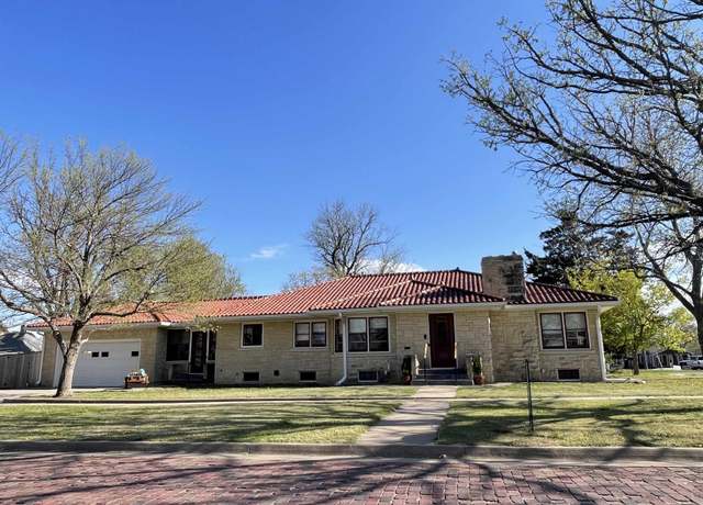 Property at 633 N Elm St, Russell, KS 67665, 5 beds, 2.5 baths