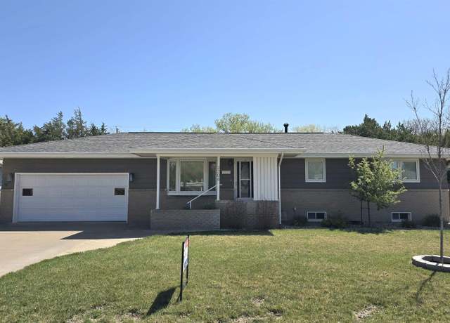 Property at 2706 Hillcrest Dr, Hays, KS 67601, 4 beds, 3 baths