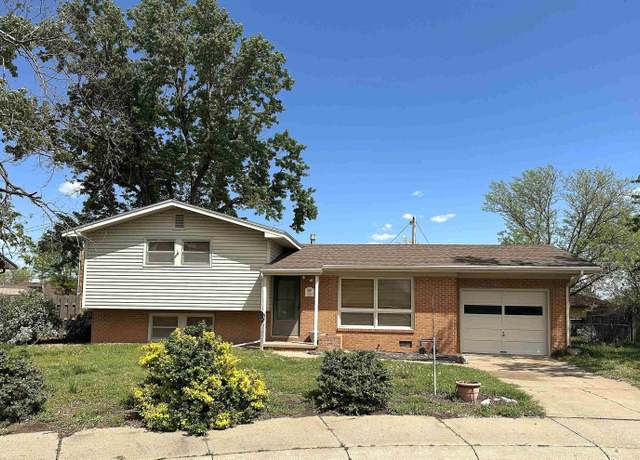 Property at 1328 Warner Cir, Great Bend, KS 67530, 4 beds, 2 baths