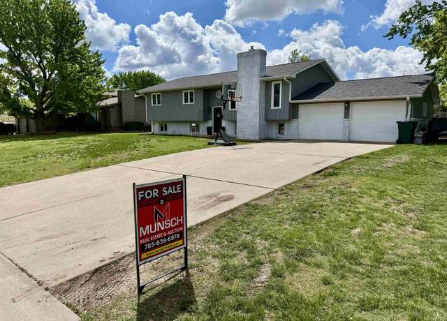Property at 118 Cindy Dr, Russell, KS 67665, 5 beds, 3 baths