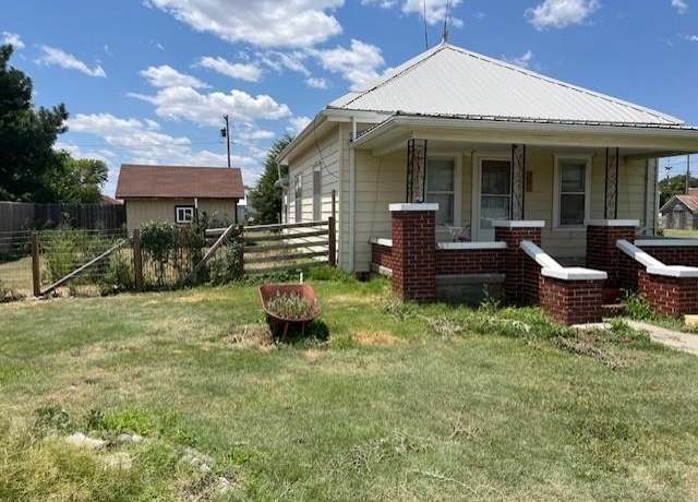 Property at 301 E 1st St St, Bison, KS 67520, 2 beds, 1 bath
