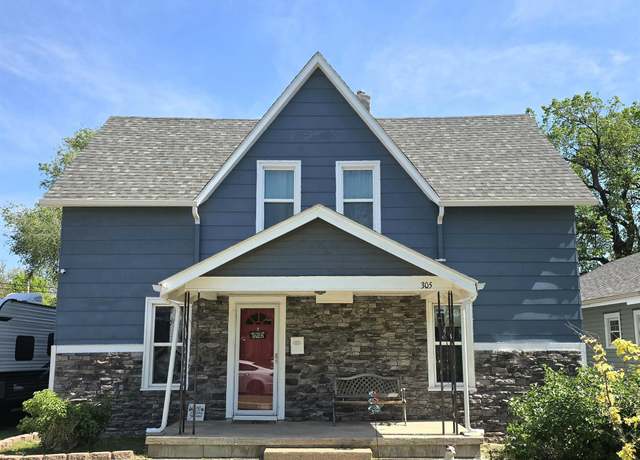 Property at 305 W 17th St, Hays, KS 67601, 4 beds, 1.5 baths
