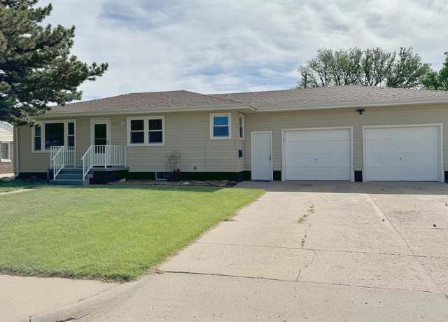 Property at 2012 Eisenhower Rd Rd, Hays, KS 67601, 4 beds, 2 baths