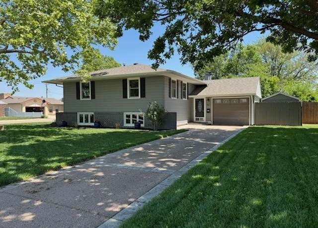 Property at 1636 Cherokee Rd Rd, Great Bend, KS 67530, 4 beds, 2 baths