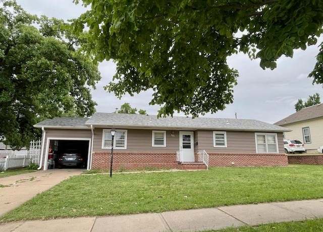 Property at 625 E 5th St, Russell, KS 67665, 2 beds, 1 bath